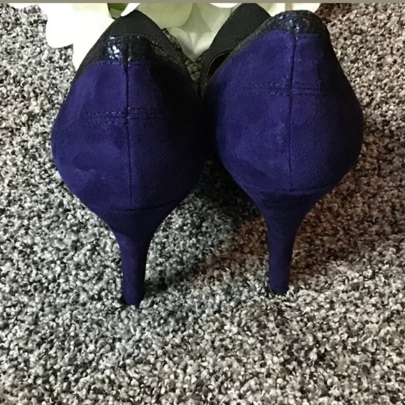 BCBG Paris Leather Suede Stilleto Pump - Picture 4 of 5